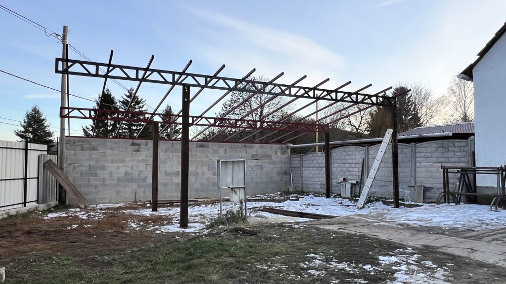 Fém féltető gyártása szerkezetlakatos munkával
