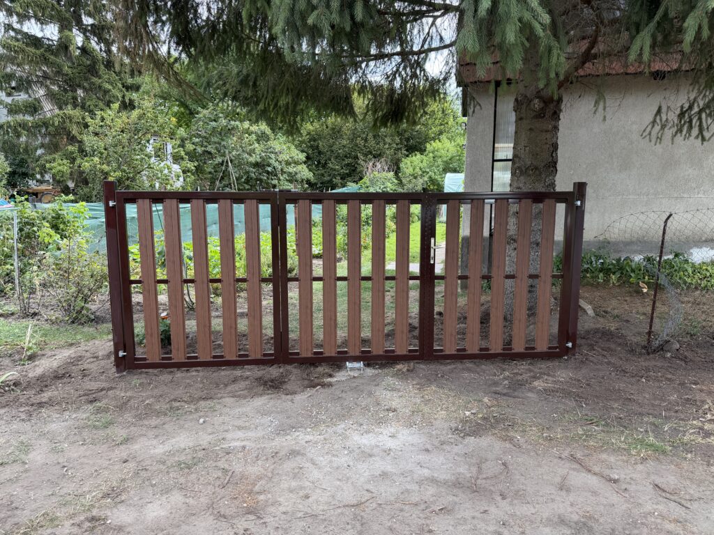 Egyedi szinterezett kiskapu és nagykapu Tatabányán